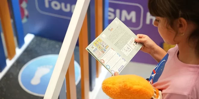 مطار-دبي-يمنح-الأطفال-جوازات-سفر-تذكارية-لصيف-مليء-بالمغامرات