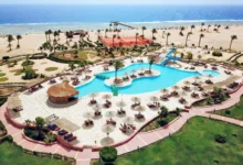 استمتع-بإجازتك-في-افضل-فنادق-مرسى-علم-على-الشاطئ-مباشرة-2025