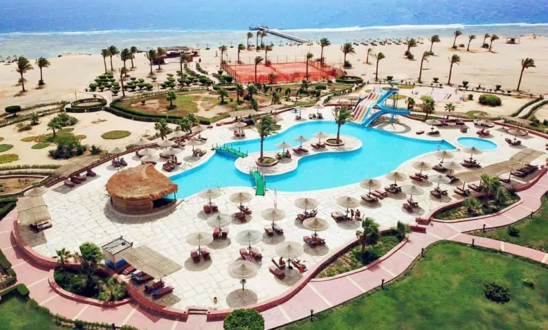 استمتع-بإجازتك-في-افضل-فنادق-مرسى-علم-على-الشاطئ-مباشرة-2025