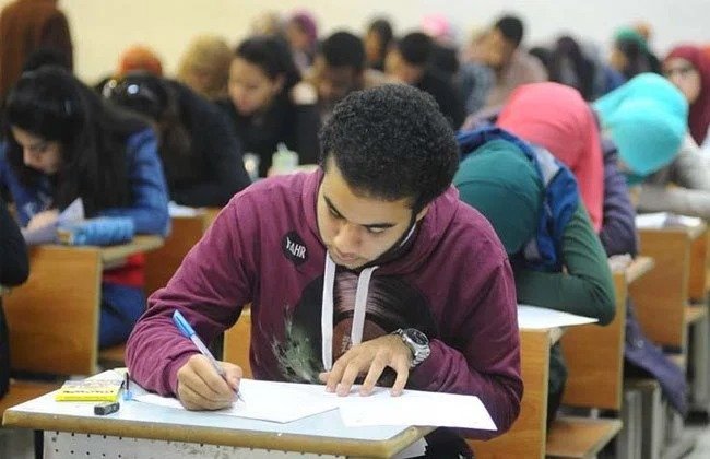 تسريب-امتحان-اللغة-العربية-في-الثانوية-العامة-بمصر.-والباركود-يقود-إلى-المسؤول