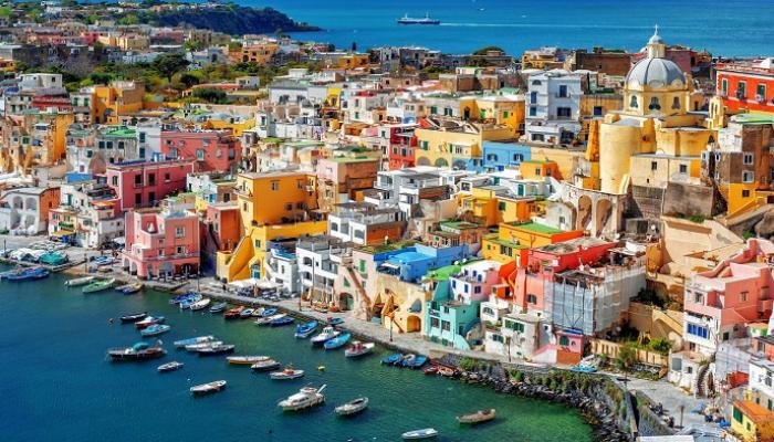 مدينة-إيطالية-شهدت-انطلاق-البيتزا-إلى-العالم.-حملت-اسم-مارغريتا