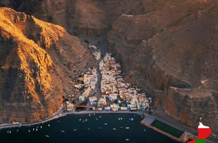 مضيق-هرمز-يقود-إلى-قرية-معزولة-لا-يرتبط-الوصول-إليها-إلا-بطريق-واحد.-ما-هي؟