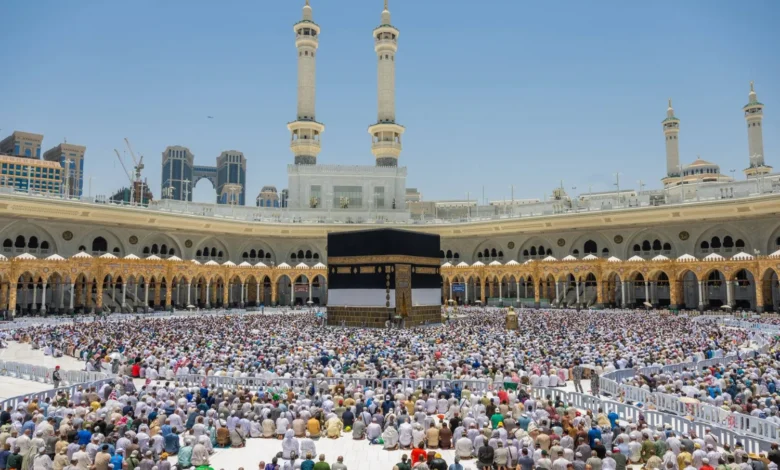 موسم-العمرة-يشهد-تأشيرة-جديدة-وتعليق-استخدامها-خلال-الفترة-من-8-أبريل-إلى-19-مايو-2027