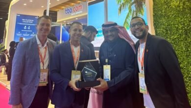 مسؤولو-tbo.com-يتسلمون-جائزة-أفضل-مزود-إلكتروني-متكامل-لخدمات-السفر-لوكالات-السياحة